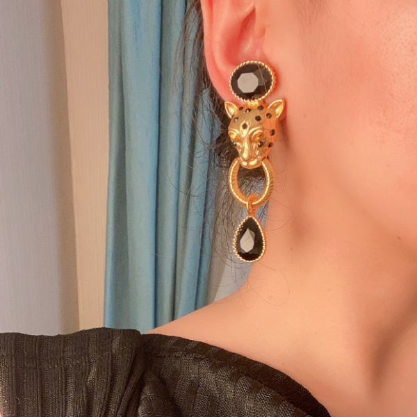 Heavy Industry Retro Embossed Matte Gold Ear Clip